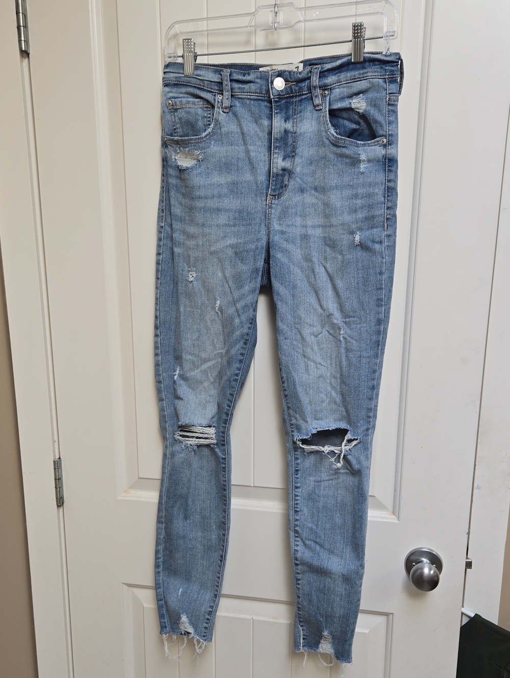 Garage Women's Light Blue Distressed Skinny Jeans 07